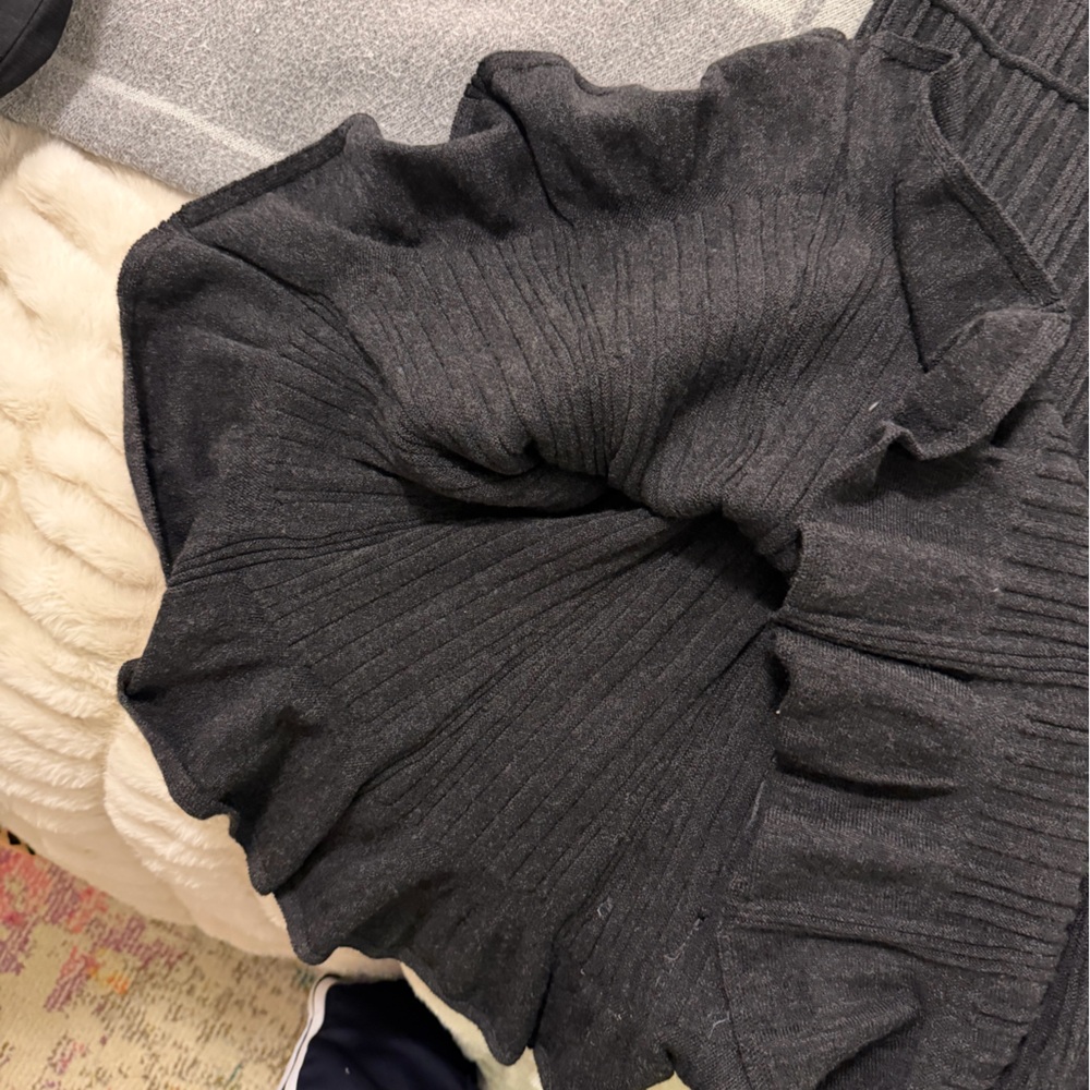 Theory Charcoal Ribbed Knit Top - Picture 5 of 5